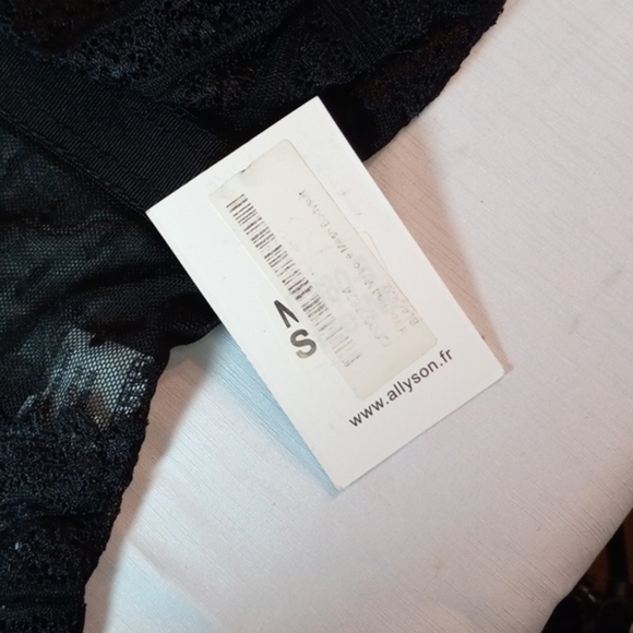 Allison Collection (New) - Picture 7 of 8